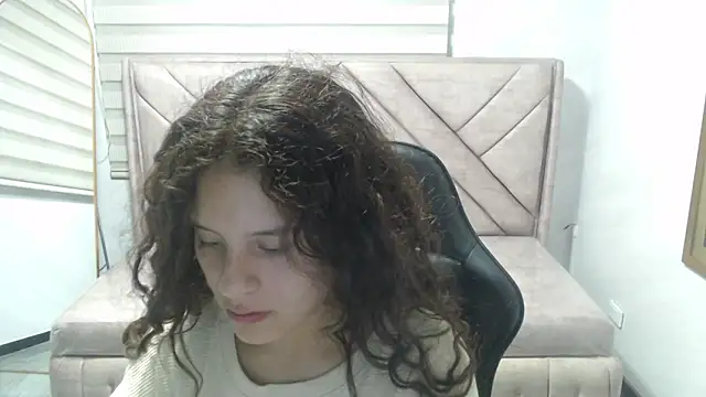 Snapshot of Velvet_Moon_V chatting on February 2026 08:15:01 PM Velvet Moon V online show from February 2026 08:15:01 PM