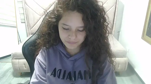 Snapshot of Velvet_Moon_V chatting on February 2026 07:43:01 PM Velvet Moon V online show from February 2026 07:43:01 PM