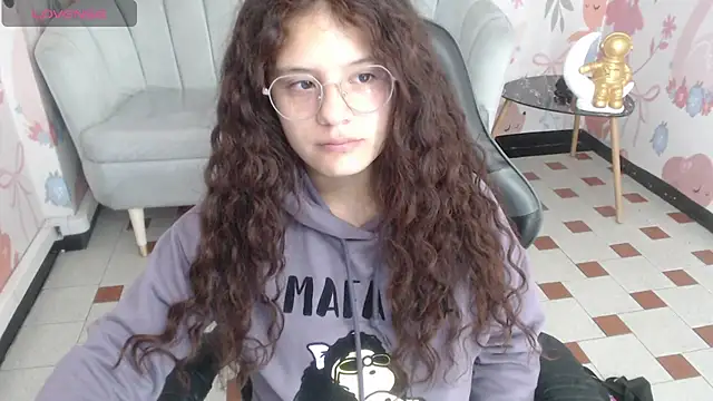 Snapshot of Velvet_Moon_V chatting on February 2026 01:12:02 PM Velvet Moon V online show from February 2026 01:12:02 PM