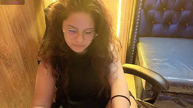 Snapshot of Velvet_Moon_V chatting on July 2026 03:08:02 AM Velvet Moon V online show from July 2026 03:08:02 AM