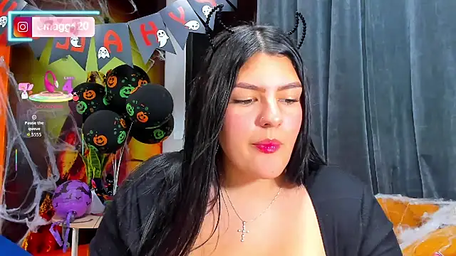 Snapshot of ema_grey chatting on October 2025 07:03:02 PM ema grey online show from October 2025 07:03:02 PM