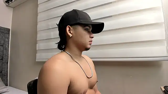 Snapshot of Riky_Strong chatting on November 2025 03:17:01 AM Riky Strong online show from November 2025 03:17:01 AM