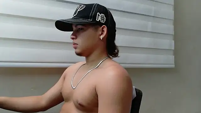 Snapshot of Riky_Strong chatting on November 2025 03:49:02 AM Riky Strong online show from November 2025 03:49:02 AM