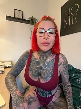 Snapshot of CatCoxx chatting on May 2026 04:52:01 AM CatCoxx online show from May 2026 04:52:01 AM