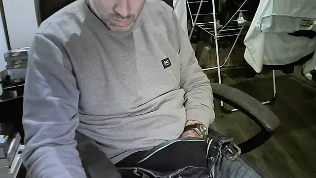 Chrisprngr online show from November 2025 03:25:01 PM