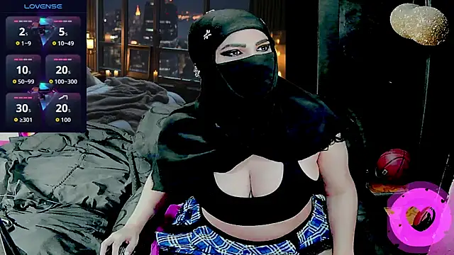 SultanaLayla online show from November 2025 08:10:01 PM