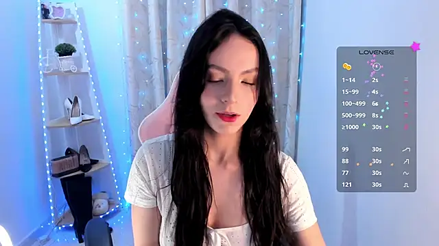 sarah saenz  online show from November 2025 02:45:02 AM