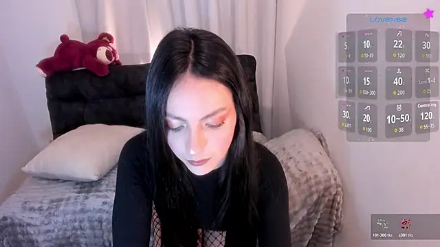 sarah saenz  online show from May 2026 06:09:02 AM