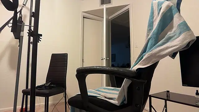 Snapshot of Piercedmuscle80 chatting on February 2026 02:05:01 AM Piercedmuscle80 online show from February 2026 02:05:01 AM