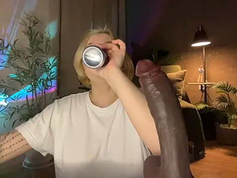 MoonIvy  online show from March 2026 07:39:01 PM