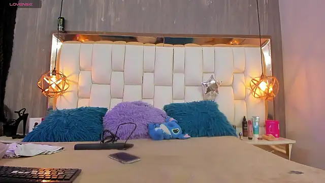 Foxxy Doll online show from March 2026 02:43:01 PM