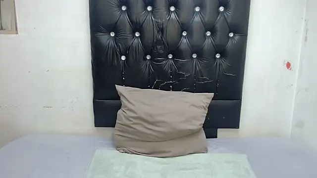 GlowGoddessxx online show from July 2026 04:42:02 AM