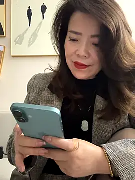 anna yngs online show from October 2025 01:58:02 AM