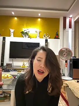 anna yngs online show from October 2025 11:11:02 AM