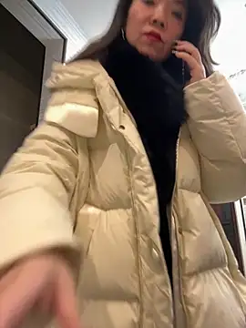 anna yngs online show from December 2025 01:28:02 PM