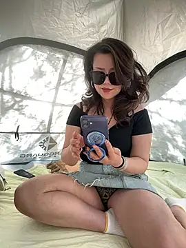 Snapshot of anna_yngs chatting on April 2026 05:11:01 AM anna yngs online show from April 2026 05:11:01 AM