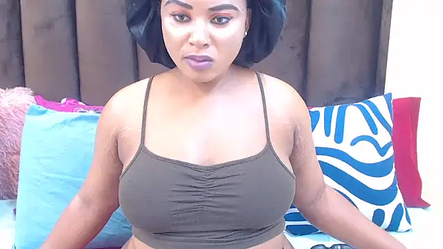 AfricanQueenxx40 online show from December 2025 06:25:02 PM