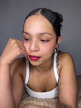 Yasmin777  online show from February 2026 10:00:02 PM