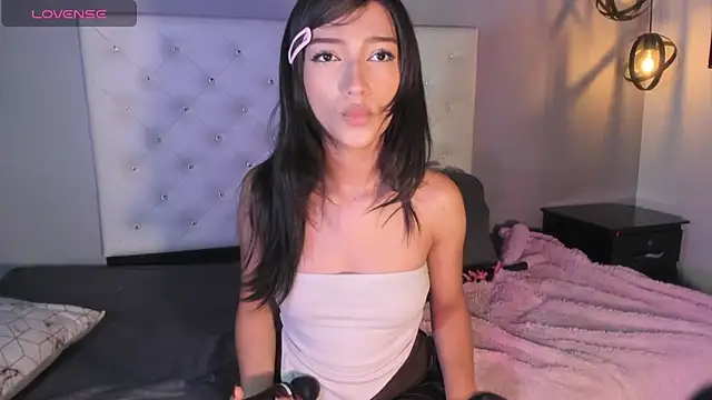 Nicollee Heart online show from September 2025 01:55:01 PM