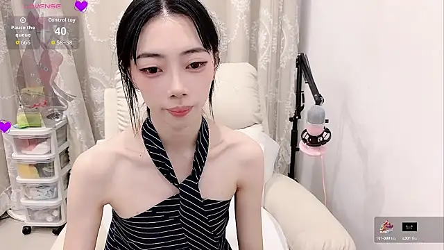 Snapshot of tuantuanle chatting on June 2026 03:45:02 PM tuantuanle online show from June 2026 03:45:02 PM