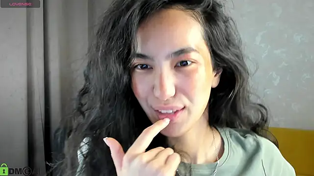 FlirtyAura online show from December 2025 03:44:02 AM