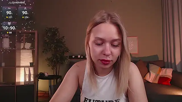 Snapshot of Pooja_Hegde chatting on September 2025 12:22:02 AM Pooja Hegde online show from September 2025 12:22:02 AM