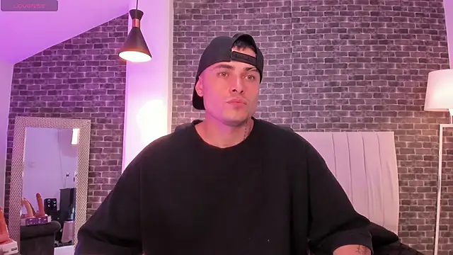 connorsmiith online show from February 2026 06:26:01 AM