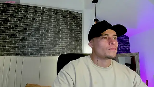 connorsmiith online show from February 2026 03:54:01 PM