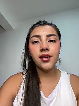 Snapshot of Lupe_19 chatting on September 2025 05:11:02 AM Lupe 19 online show from September 2025 05:11:02 AM