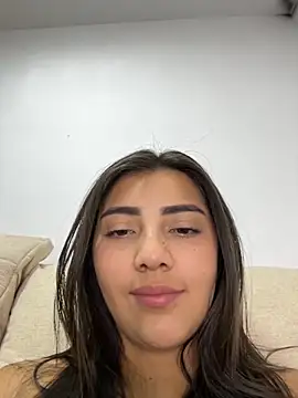 Snapshot of Lupe_19 chatting on September 2025 11:21:01 PM Lupe 19 online show from September 2025 11:21:01 PM