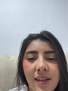 Snapshot of Lupe_19 chatting on October 2025 12:06:01 AM Lupe 19 online show from October 2025 12:06:01 AM