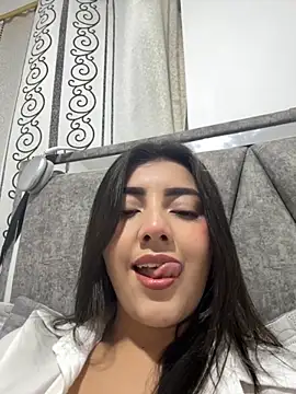 Snapshot of Lupe_19 chatting on October 2025 11:14:01 PM Lupe 19 online show from October 2025 11:14:01 PM