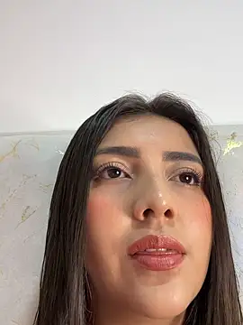 Snapshot of Lupe_19 chatting on October 2025 11:38:01 PM Lupe 19 online show from October 2025 11:38:01 PM