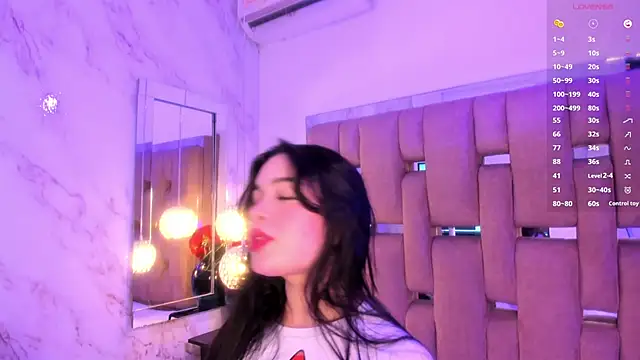 KateLee online show from December 2025 08:47:01 PM