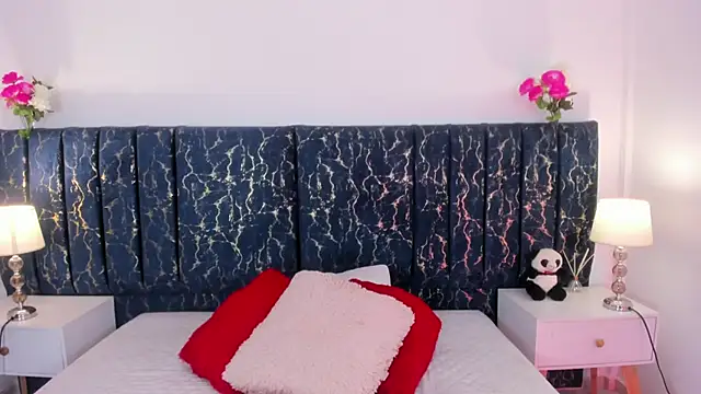 katte landerr online show from April 2026 01:05:01 PM