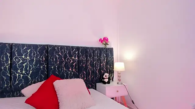 katte landerr online show from April 2026 01:17:02 PM