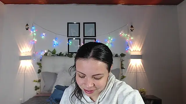 Megan 05  online show from April 2026 06:57:01 PM