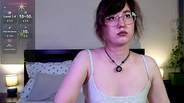 Snapshot of _AlexaFlowers_ chatting on July 2026 10:18:01 AM AlexaFlowers online show from July 2026 10:18:01 AM