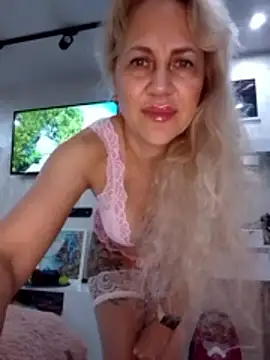 Snapshot of KissMiSveet chatting on April 2026 03:21:02 PM KissMiSveet online show from April 2026 03:21:02 PM