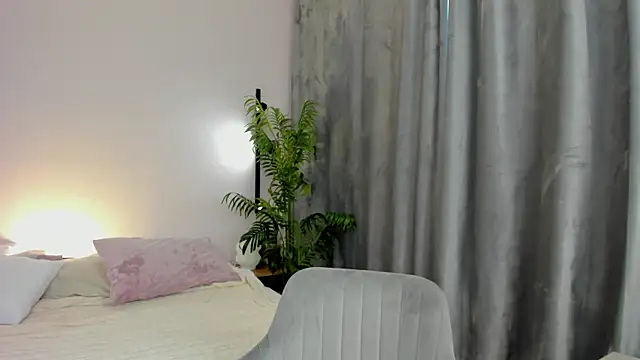 Snapshot of Marie_Ellie chatting on May 2026 01:36:02 AM Marie Ellie online show from May 2026 01:36:02 AM