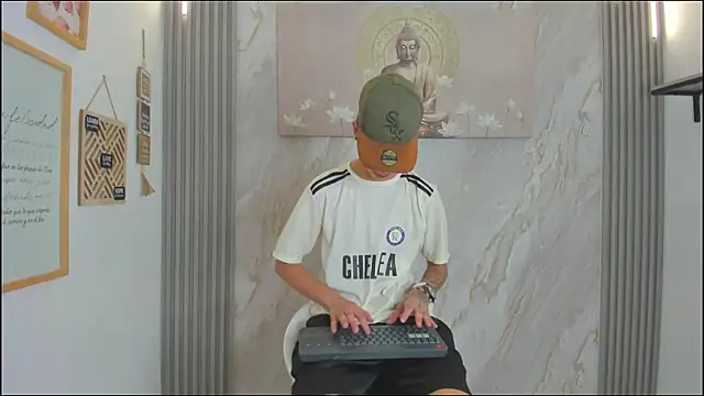 Snapshot of TWINKS_BOYS1 chatting on December 2025 07:21:01 PM TWINKS BOYS1 online show from December 2025 07:21:01 PM