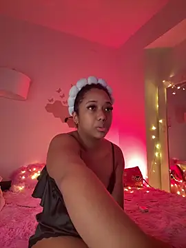 Snapshot of _Zahara_ chatting on May 2026 11:00:01 PM Zahara online show from May 2026 11:00:01 PM