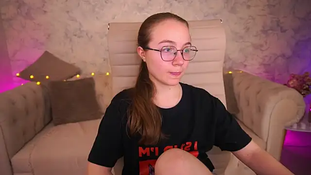 ArrinaWairr online show from June 2026 07:11:02 AM