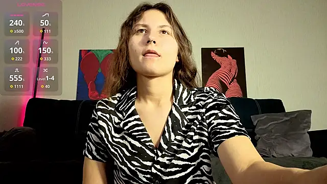 TrixiBell online show from November 2025 04:56:01 AM