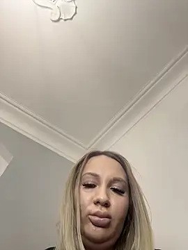 NellyExtraa online show from April 2026 06:41:01 PM