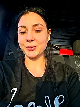 Snapshot of SaraViss20 chatting on December 2025 06:52:01 AM SaraViss20 online show from December 2025 06:52:01 AM