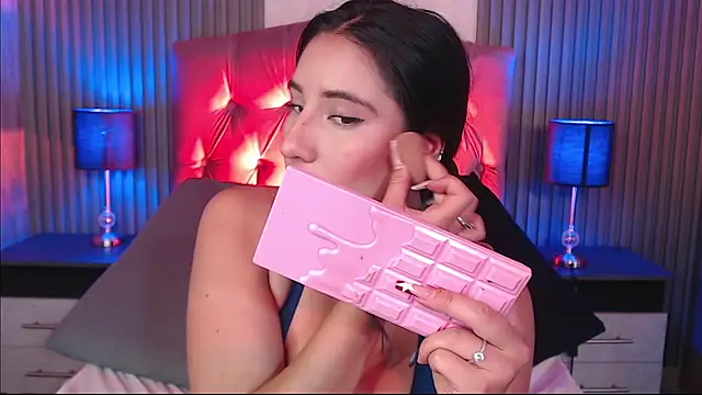 Bonnali lune online show from November 2025 10:24:01 PM