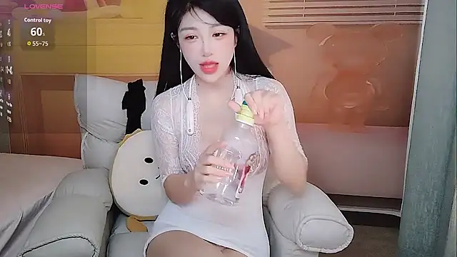 Snapshot of Coco--01 chatting on April 2026 01:32:01 AM Coco--01 online show from April 2026 01:32:01 AM