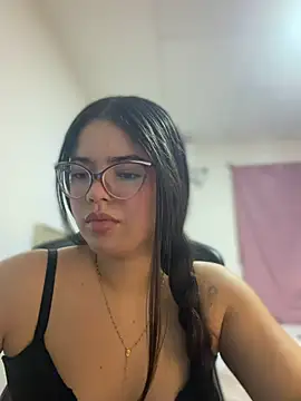 Snapshot of Valentina2390 chatting on June 2026 02:51:02 AM Valentina2390 online show from June 2026 02:51:02 AM
