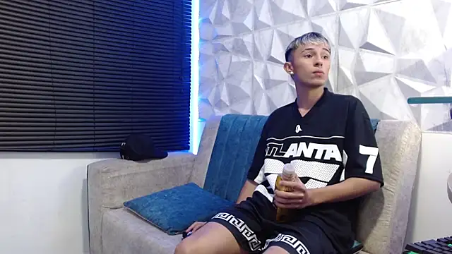 Isaac tan online show from October 2025 03:48:02 AM